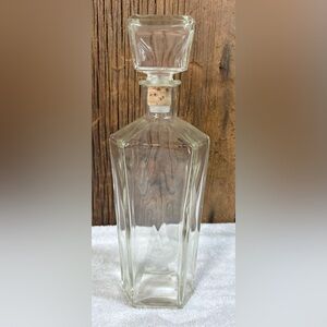 VINTAGE CLEAR GLASS LIQUOR/WINE DECANTER W/ GLASS STOPPER #0-126 ON BOTTOM 12"